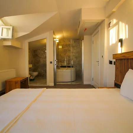 Kaya Hotel Saw *
