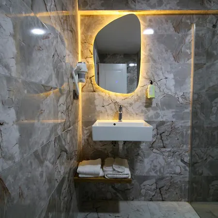 Kaya Hotel Saw *
