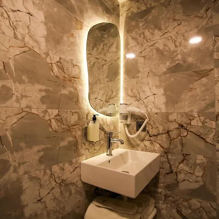 Kaya Saw Hotel Istanbul